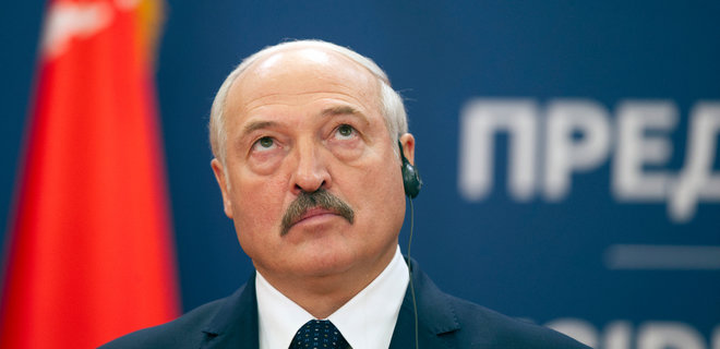 Лукашенко прилетел на вертолете на завод и сказал, что бастующие 