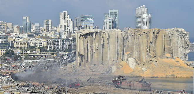Взрывом разрушен главный элеватор Бейрута: зерна осталось на месяц - Фото