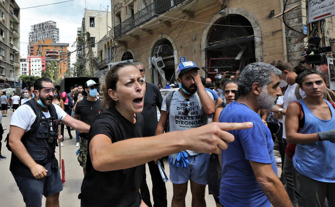 После взрыва. В Бейруте прошли протесты и столкновения с силовиками - фото