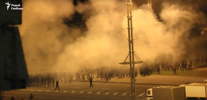 Силовики Лукашенко стреляют по протестующим в Минске: видео - Фото