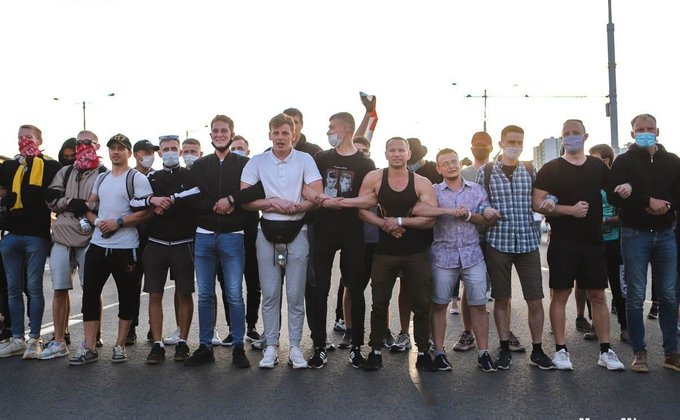 Протесты в Беларуси. ОМОН и военные против людей: около полусотни фото
