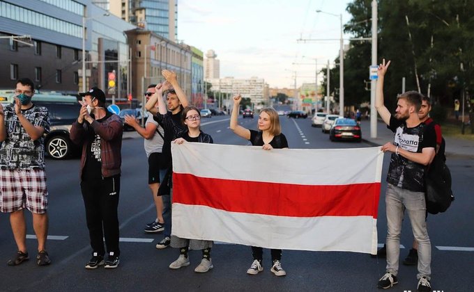 Протесты в Беларуси. ОМОН и военные против людей: около полусотни фото