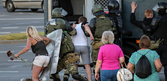 В Беларуси на акциях протеста силовики задержали гражданина Японии - Фото