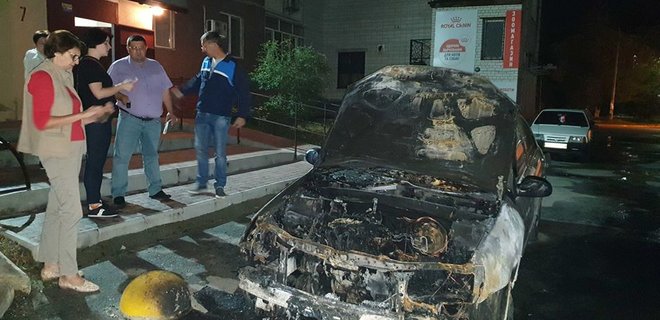 Седлецкая назвала версии, кто может стоять за поджогом авто Схем - Фото