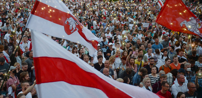 Зеленский предложил упростить въезд в Украину для граждан Беларуси - Фото