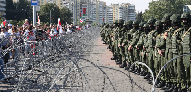 Протесты в Беларуси. В Минске заметили военную технику, силовики жестко разгоняют людей - Фото