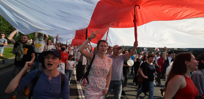 Сюр. В Беларуси отец вызвал милицию на своих детей – они поддерживают протесты - Фото