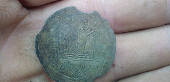 В Житомирской области снова нашли древние монеты времен Киевской Руси  —  фото - Фото