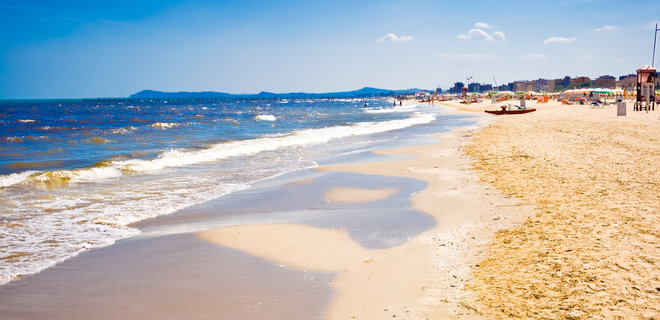 В Италии туриста оштрафовали на 1000 евро за попытку вывезти песок с местного пляжа - Фото