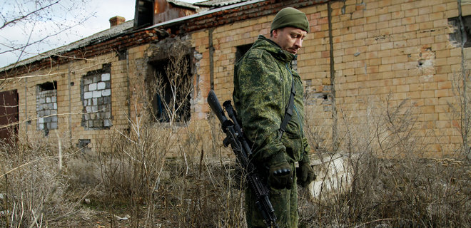 Бойовику, який п'яним з ножем напав на бійця ЗСУ на Донбасі, загрожує довічне - Фото