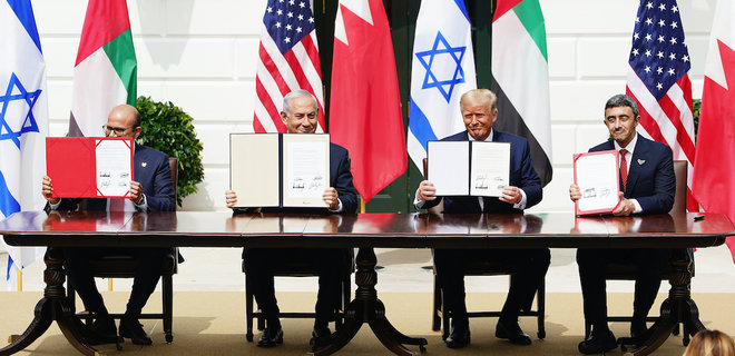 Израиль, ОАЭ и Бахрейн подписали документ о нормализации отношений. Трамп провел церемонию - Фото