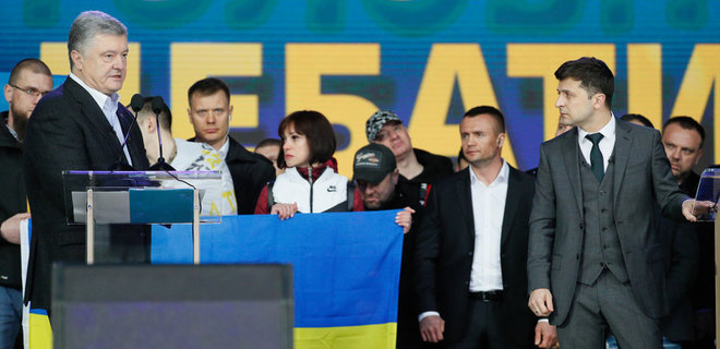 Зеленский заявил, что новость об отмене безвиза распространяет партия Порошенко - Фото