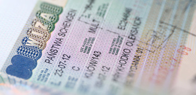 Польша разрабатывает механизм по ограничению выдачи виз гражданам России - Фото