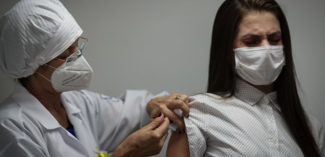Коронавирус. ВОЗ может ввести электронные сертификаты вакцинации для путешественников - Фото