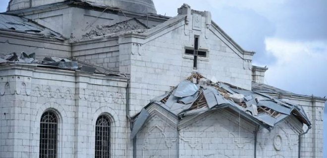В Нагорном Карабахе обстреляли собор 19-го века: фото и видео последствий - Фото
