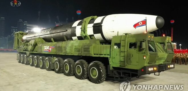 Северная Корея провела испытание баллистических ракет - Фото