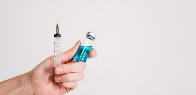 Украина заключила первый контракт с производителем вакцины от COVID-19: цена и что получим - Фото