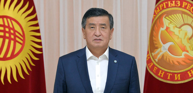 Президент Кыргызстана ушел в отставку - Фото