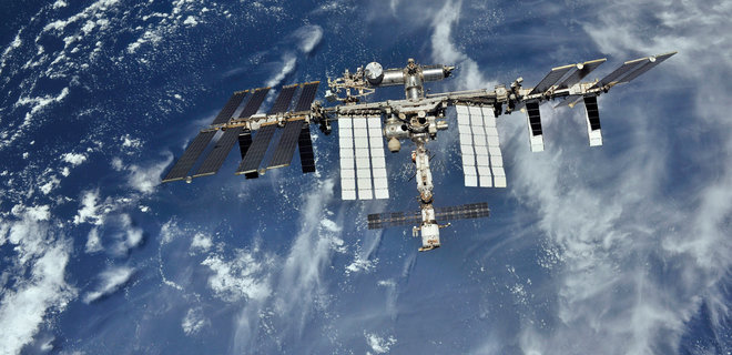 МКС загрожує космічне сміття. Екіпаж сховається в кораблях - Фото