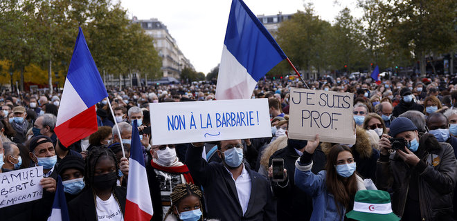 После жестокого убийства учителя из Франции хотят выслать более 200 иностранцев – Reuters - Фото