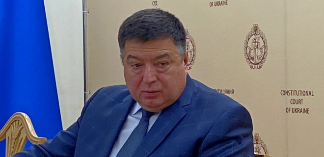 Глава КСУ заявил, что пока не намерен уходить в отставку - Фото