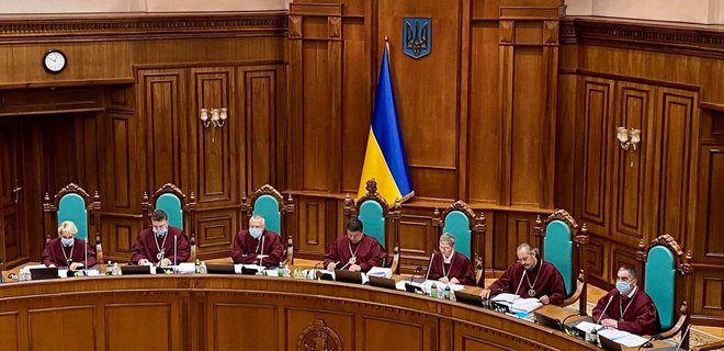 Зеленский назначил двух судей Конституционного Суда - Фото