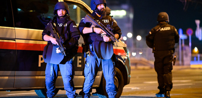 В центре Вены – теракт со стрельбой, СМИ сообщают о нескольких погибших: видео - Фото