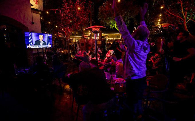 Тысячи американцев в разных городах США празднуют победу Байдена – фоторепортаж