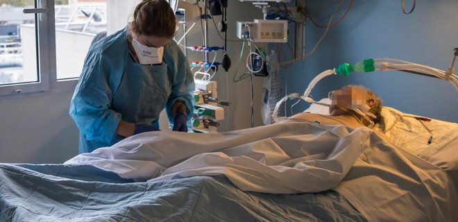 Коронавирус. Новых выявленных больных в Украине – меньше 10 000. Но повода для радости нет - Фото
