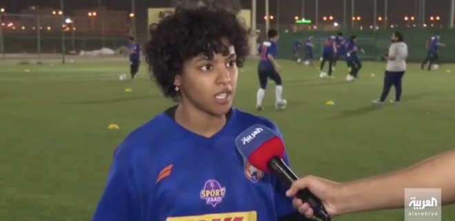 В Саудовской Аравии начался первый женский чемпионат по футболу: видео - Фото