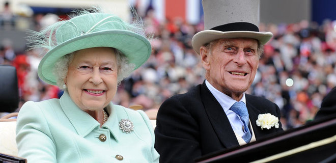 Королева Елизавета и принц Филипп сделали совместное фото в честь 73-й годовщины свадьбы - Фото