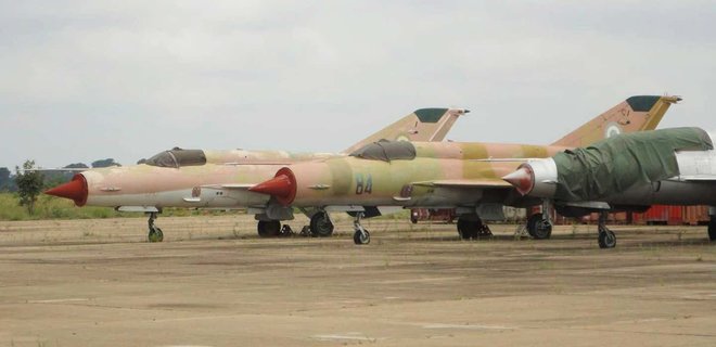 В Нигерии выставили на продажу в Интернете двадцать боевых МиГ-21 – фото - Фото
