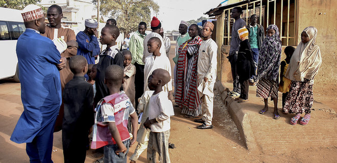В Нигерии на школу-интернат напали боевики, несколько сотен учеников пропали без вести - Фото