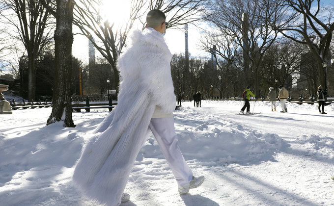 Снеговики в масках и снежный король Манхэттена: красота зимнего Нью-Йорка – фоторепортаж
