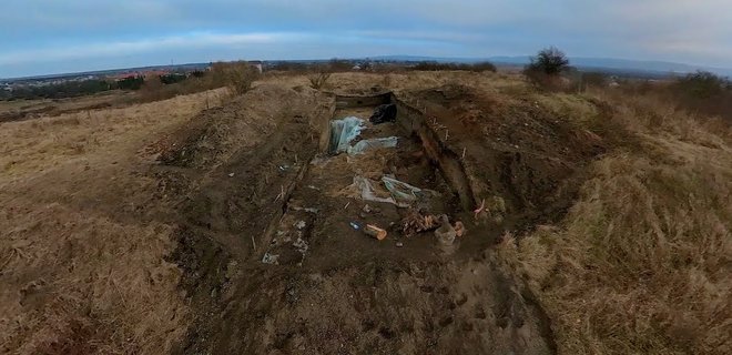 Черные археологи уничтожили остатки построек XI -XII веков вблизи Львова - Фото