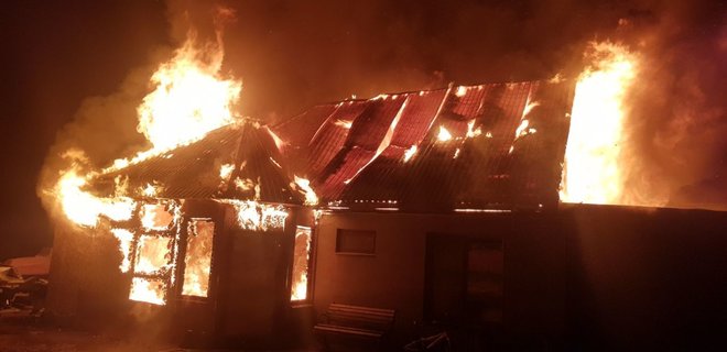 Погибших нет, но дом сгорел. Под Одессой из-за новогодней гирлянды произошел пожар: фото - Фото