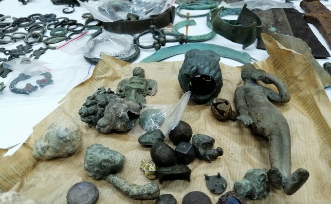 Времен Византии. Из Украины попытались вывезти в Сербию 2000 древних артефактов – фото