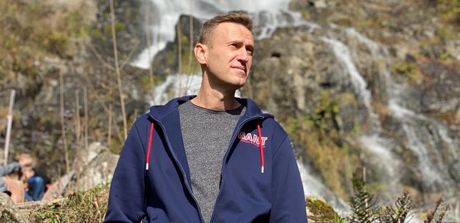 Навальный вернулся в Россию из Германии. Он задержан: видео - Фото