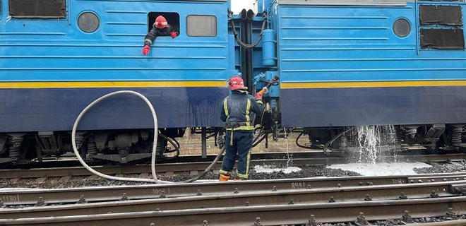 В Ровенской области на ходу загорелась электричка: эвакуировали 228 пассажиров – фото - Фото