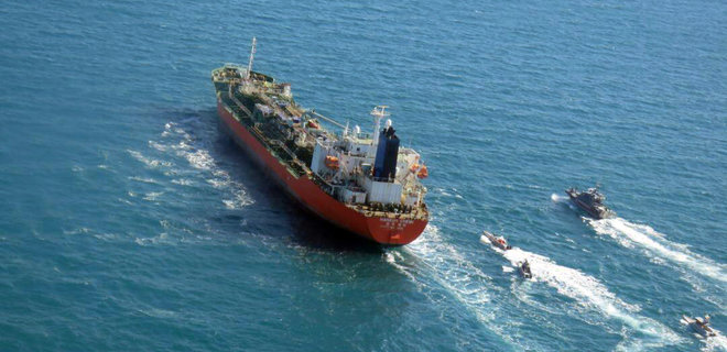 Иран захватил южнокорейский танкер в Ормузском проливе: Сеул задействовал военный спецназ - Фото