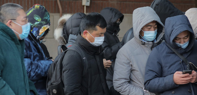 В Китае впервые за восемь месяцев умер больной коронавирусом. Растет уровень заражений - Фото