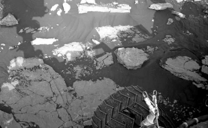 Марсианская пустыня. Что занесенный песком ровер Curiosity увидел за последние дни – фото