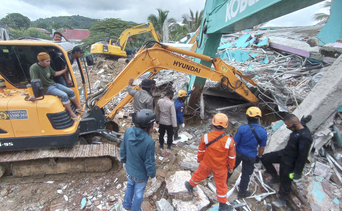 В Индонезии произошло мощное землетрясение: есть погибшие, сотни пострадавших – фото