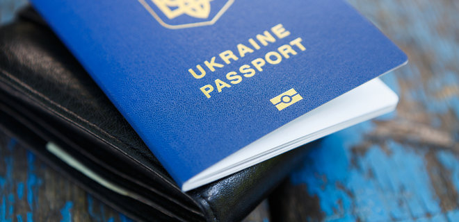Комитет Рады одобрил отказ от бумажных паспортов - Фото