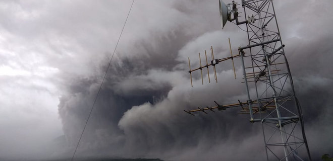 В Индонезии проснулся вулкан Семера: люди бегут от облака пепла – видео  - Фото
