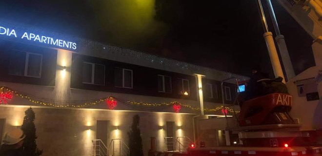 В Одессе горит отель, есть погибший: видео - Фото