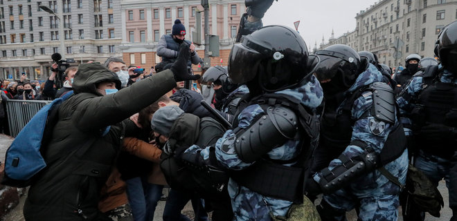 Штаб Навального свернул митинги в двух городах. В Москве акции продолжаются: фото, видео - Фото
