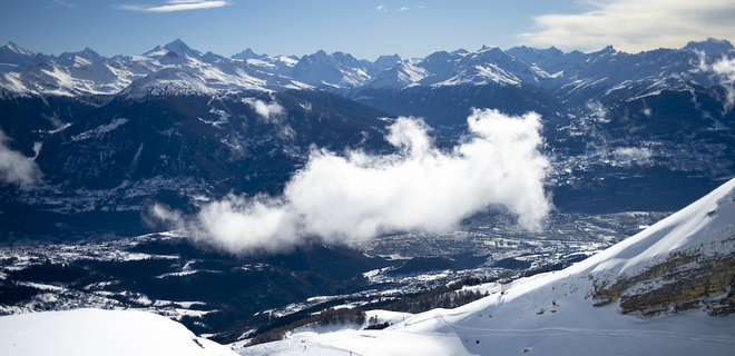 Спасатели назвали это чудом. В Альпах выжил человек, пробывший более 2,5 часов под снегом - Фото