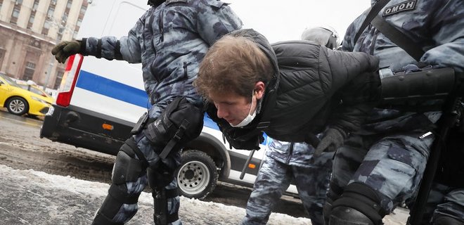 МИД Украины хочет наказания для властей России за разгон акций в поддержку Навального - Фото