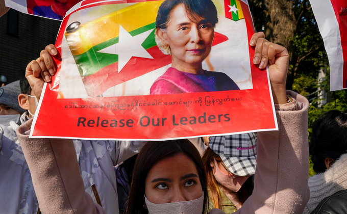 В Мьянме продолжаются протесты против военной хунты: фоторепортаж